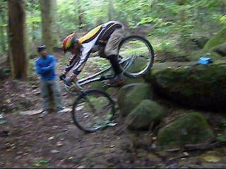 �ꔭ��~��Z�N�B�@���̕��X�͔�э~��܂����B