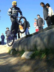 �l�����킹�̂悤�ɌĂ΂�Ă��܂��܂����c