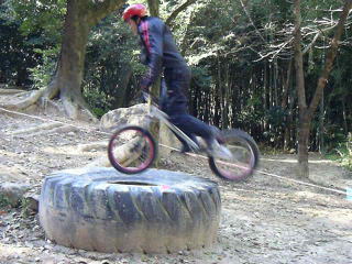 �ԃ}�[�J�[�N���X�ɃG���g���[