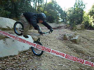 �P�k�`�o�ڂ͂����őO�]�c