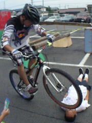 �Q������Ă���͔̂摺�E���̕��̂悤�ł�