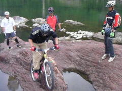 �p�j����