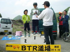 �r�M�i�[�a�N���X