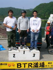 �r�M�i�[�`�N���X