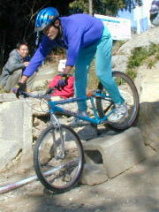 �����玩�]�Ԃ܂Ńu���[�œ���ł����`�H