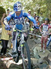 ���N�̓X�L���w�b�h�Ɍ��q�Q�ł���