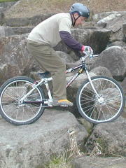 �p�j����