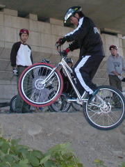 ���؎��]�ԁA�Ȃ��Ȃ����₷�������Ă��܂���