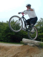 ������I�@�̂Đg�̃_�j�G���~��I