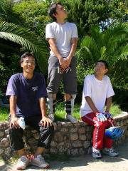 ���܂�����̎肪�ҊԂ��c