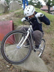 �T�Z�N�@��̃V���o����Ɠ����ꏊ�B�@���i�x�e�j���Ă܂��c