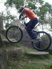 �U�Z�N�@��Ɠ����ꏊ�B�@��Î҂�㩂ɂ܂�܂Ƃ͂܂�܂����B