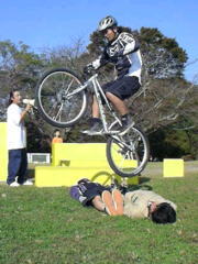 ���̌�u���������`���I�v�Ƒ����l���c