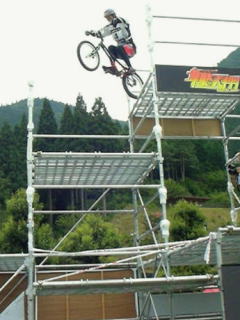 ������I��