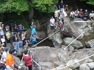 ������I��