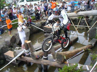 ������I��