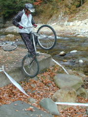 �������A�g�b�v�`���[�u�ɃL�Y������c