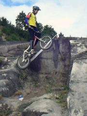 ���̋������������ڂ��Ƃ����̂͐����c