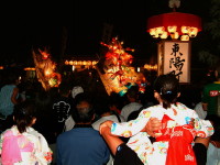 神前舞の観衆