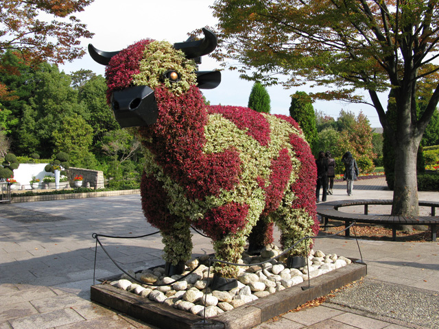 牛のトピアリー