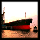 衣浦港に接岸する船