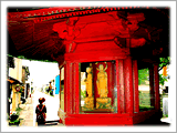 大浜「妻薬師堂」にある赤灯籠の六地蔵