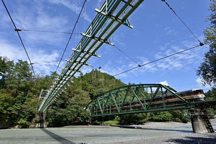 遠山川に架かる橋