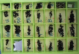 有り余るネジ