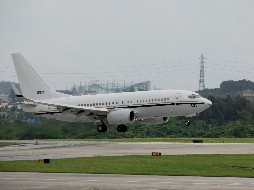 B737
