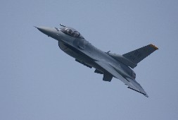 F16