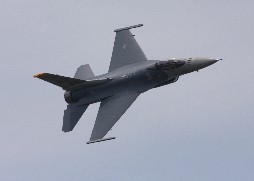 F16