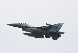 F16