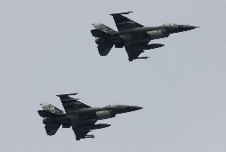 F16