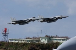 F15