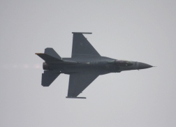 F16