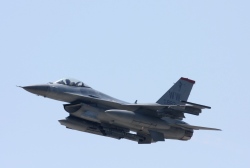 F16