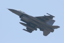 F16