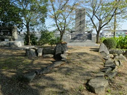 明治基地碑