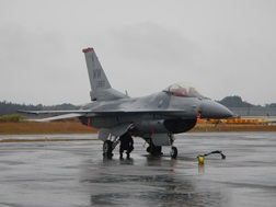 F16