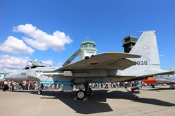 F15
