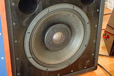 JBL�R�A�L�V�������j�b�g