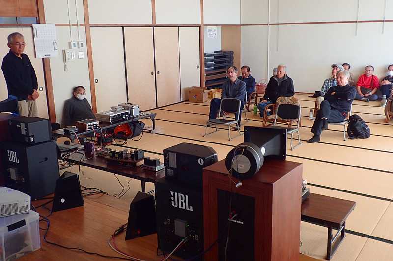 前方から見た会場