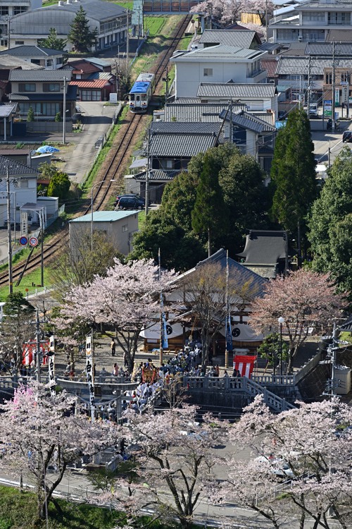 春の村の祭りの日 春の村の祭りの日