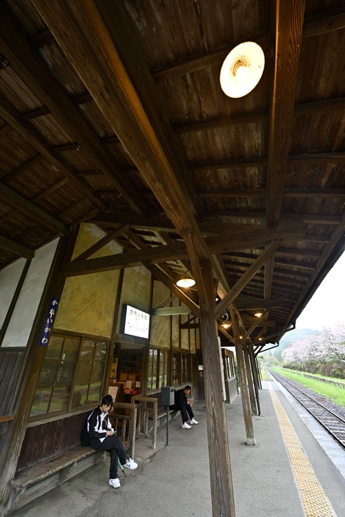 木造駅舎の朝 木造駅舎の朝
